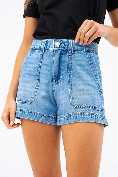 Le short en denim léger