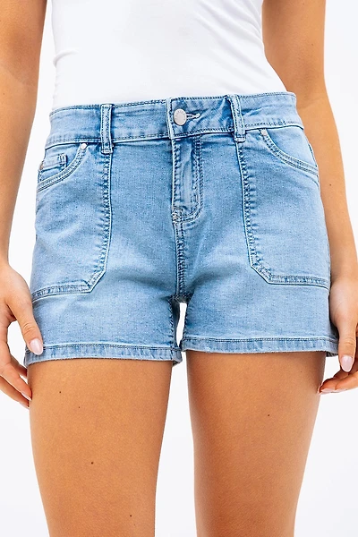 Le short en denim effet usé