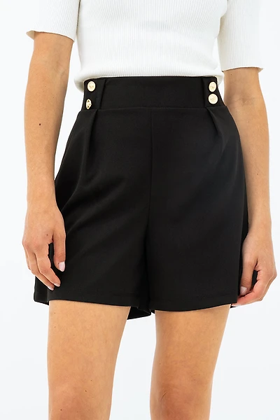 Le short chic à boutons