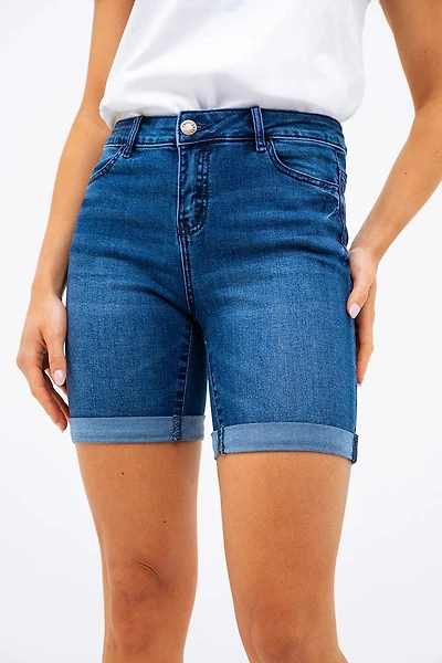 Le bermuda en denim extensible