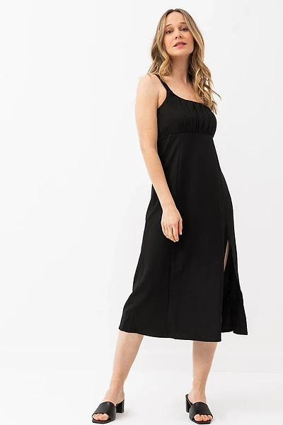 La robe unie à bretelles