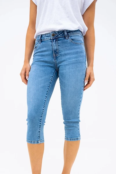 Le capri en denim ajusté