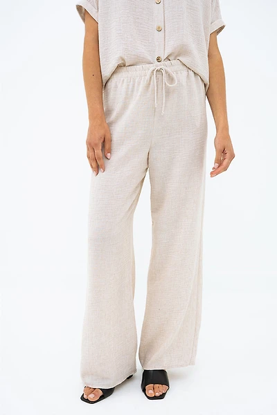 Le pantalon aspect lin chic à boucle