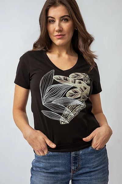 Le t-shirt basique imprimé feuillage
