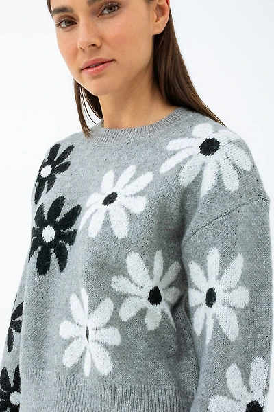 Le chandail à fleur en tricot