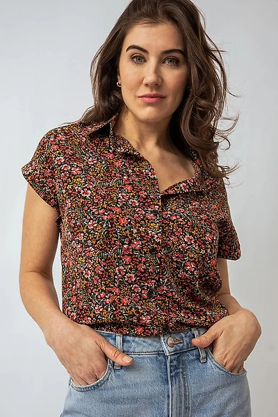 La blouse manches courtes petites fleurs