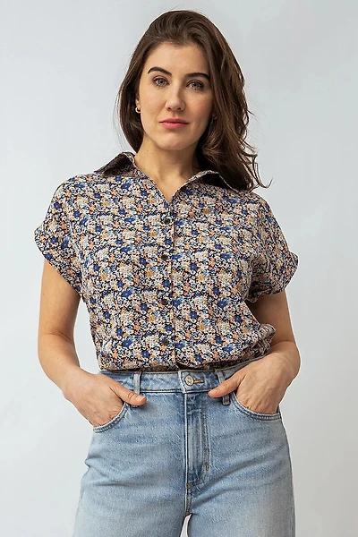 La blouse manches courtes petites fleurs