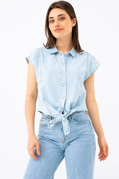 La blouse en denim à nouer