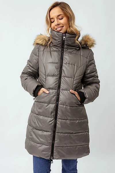 Le manteau matelassé long à capuche