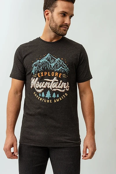 Le t-shirt imprimé « Explore mountains »