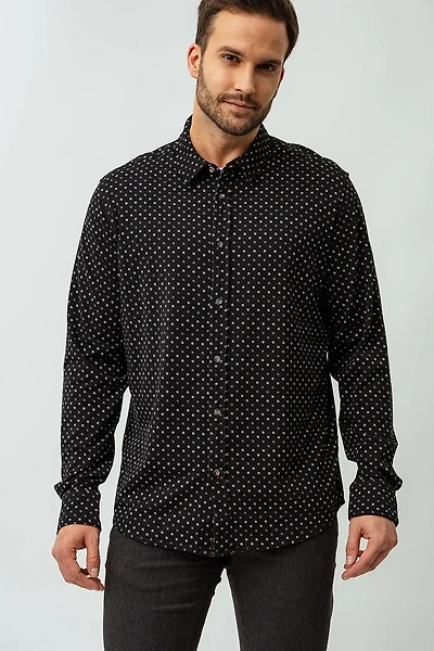 La chemise imprimée à pois ultra extensible