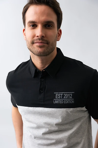 Le polo bicolore « Est 2012 »