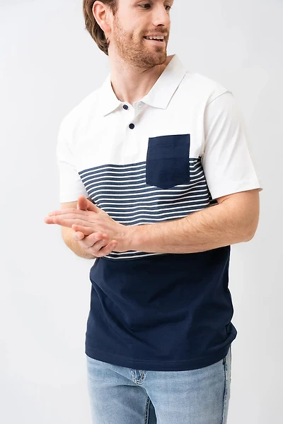 Le polo bicolore à rayures