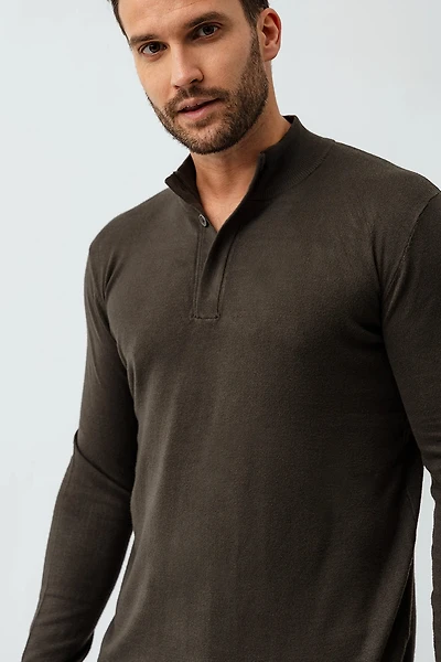 Le chandail uni 4 boutons