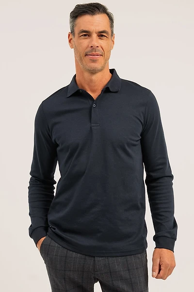 Le polo marine à manches longues