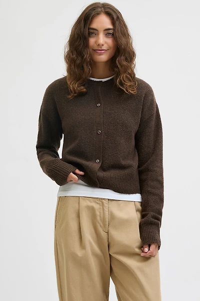 Le cardigan court en tricot