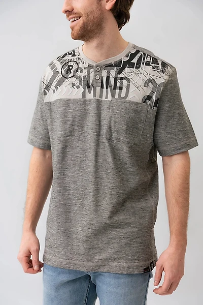 Le t-shirt chiné imprimés graphiques