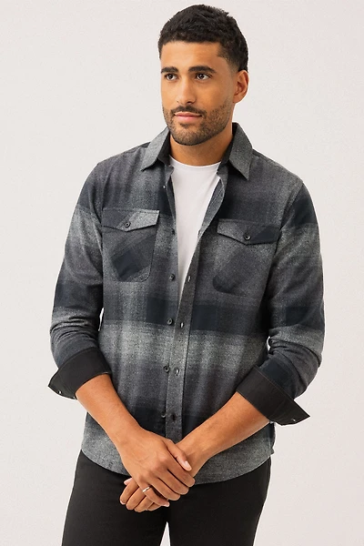 La chemise en flanelle légère motif à carreaux par Projek Raw