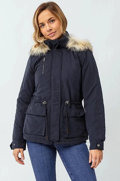 Le manteau léger ajustable