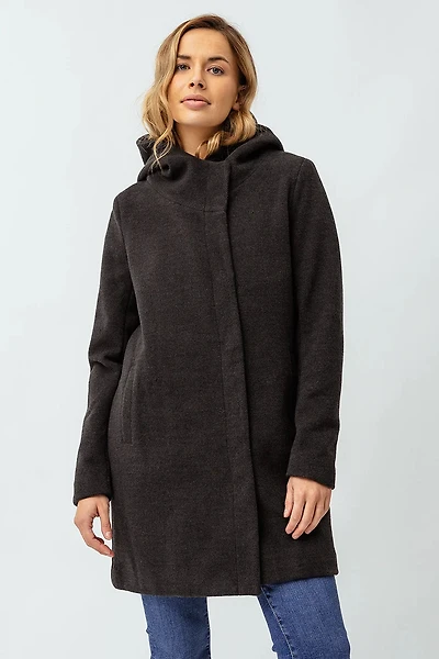 Le manteau en lainage mi-long