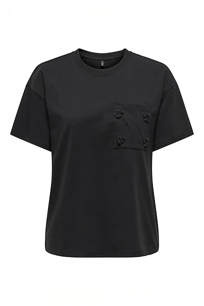 Le t-shirt noir avec poche perlée