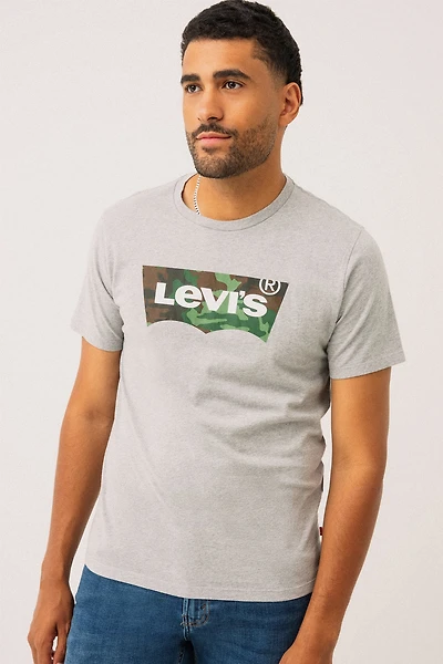 Le t-shirt avec logo imprimé motif camouflage par Levi’s