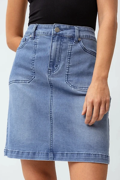 La jupe courte en denim extensible Lois