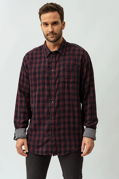 La chemise à carreaux revers contrastes