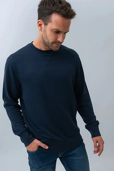Le chandail crew neck uni
