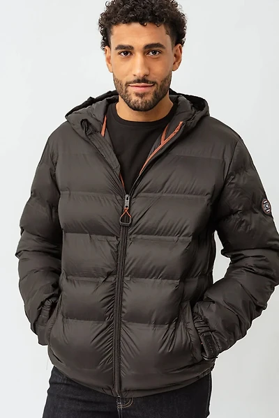 Le manteau mi-saison matelassé à capuchon