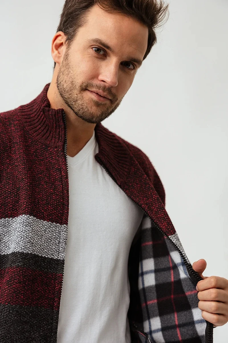 Le cardigan en tricot ligné