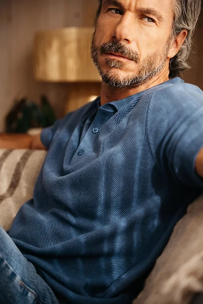 Le polo uni texturé