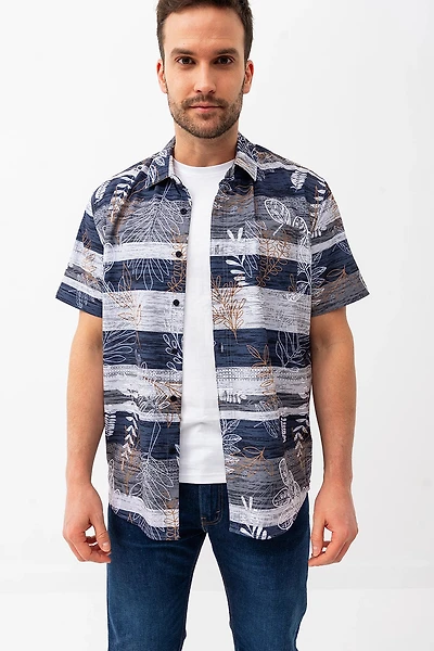 La chemise légère imprimé feuillage