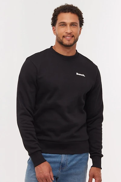 Le chandail noir avec logo Bench
