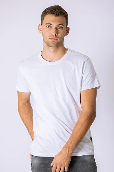 Le t-shirt uni coloré