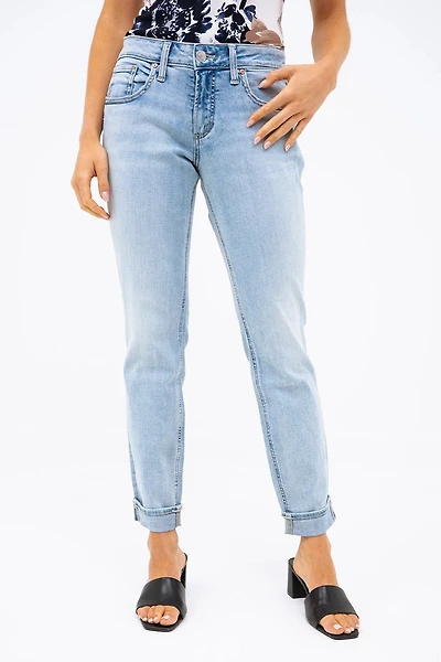 Le jeans « Boyfriend » étroit