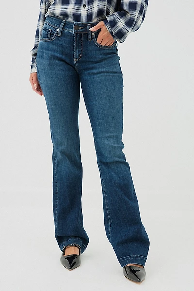 Le jeans Silver | Modèle Suki Curvy Mid Rise Bootcut