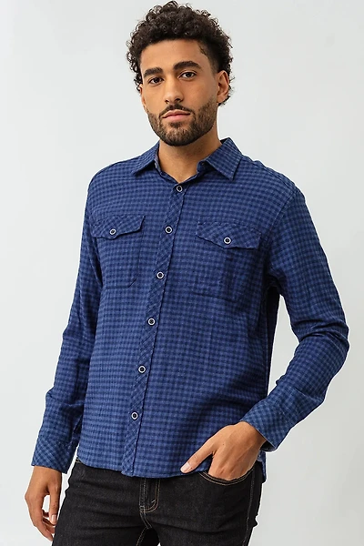 La chemise douce à carreaux