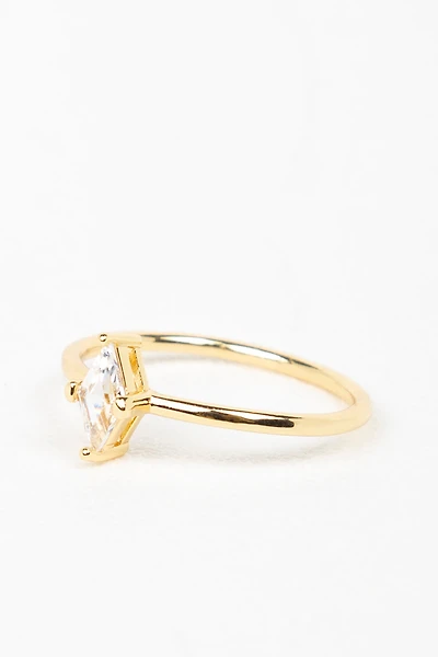 Bague avec pierre en losange