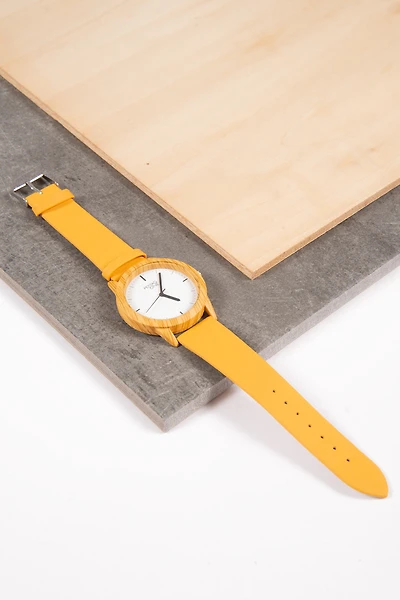 Montre effet bois jaune