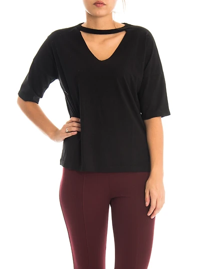 Chandail à manche courte avec « choker » et décolleté  ӏ Noisy may