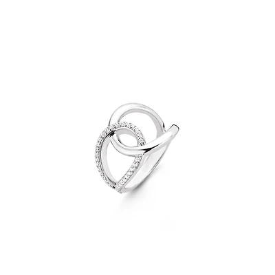 Interlocking C's Ring