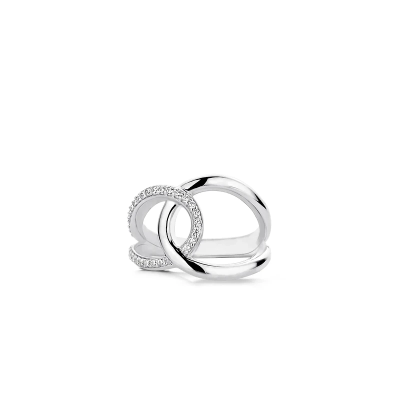Interlocking C's Ring