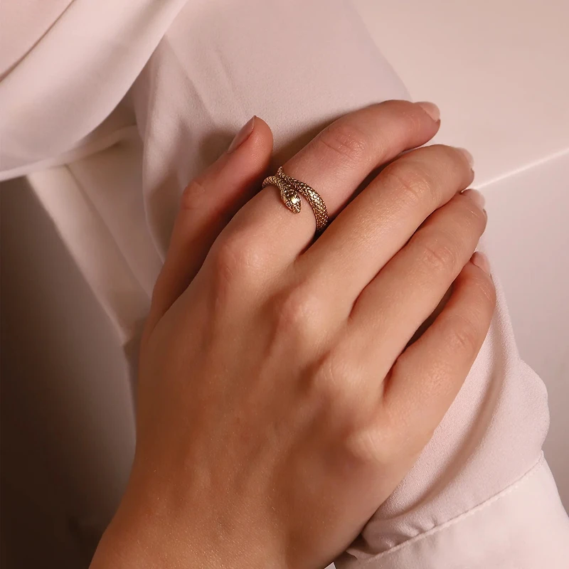 Sophisticated Snake Golden Ring