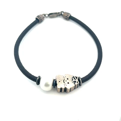 Baby Girl on a Pearl Leather Bracelet