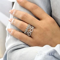 Diamonds Links Gold Ring