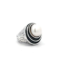 Sterling Silver Ring with Pearl (Size 7.5)