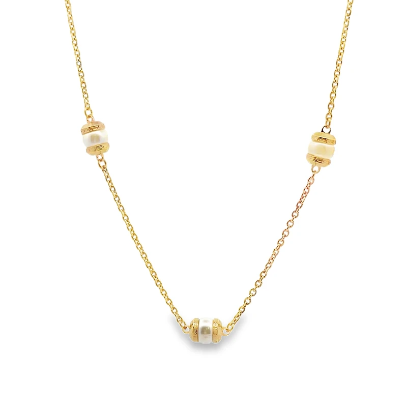 Short Necklace with Pearls