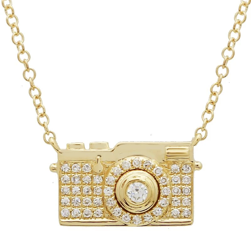 Tomar Más Fotos Diamond Necklace