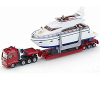 Transporteur de marchandises lourdes avec yacht